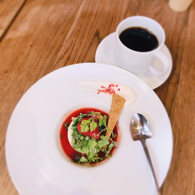 綺麗なカフェと公園と　
