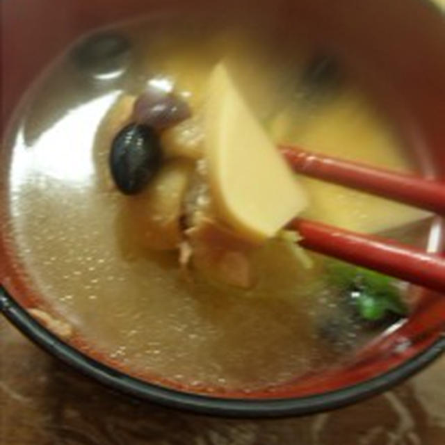 イソフラボンたっぷり☆黒豆と油揚げの味噌汁