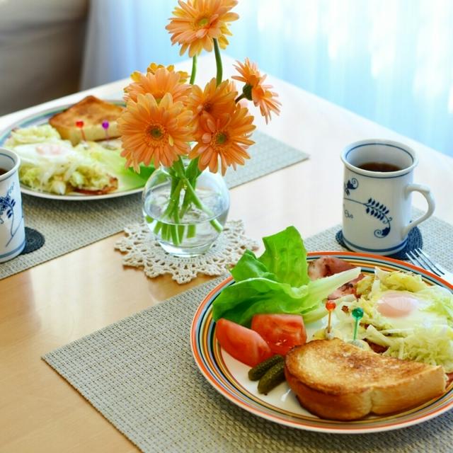 ■巣ごもり卵と厚切りトーストでワンプレートの朝ごはん