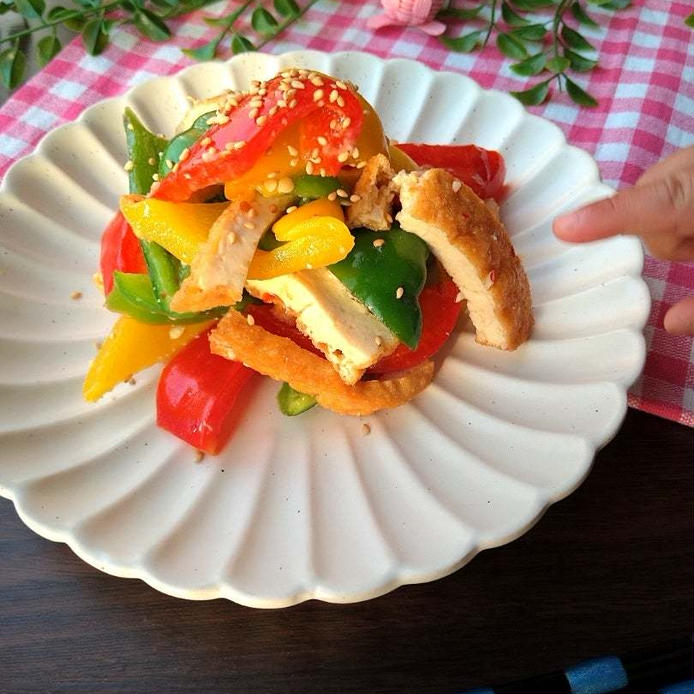 簡単デリ風♪ 食卓を彩るパプリカのサラダ系料理レシピの画像
