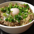 グランドタイタス丼(豚コマとろとろ目玉焼き丼)