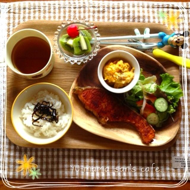 風邪ひいたぁ〜(Ｔ＿Ｔ) と、焼いただけなお昼ごはん。