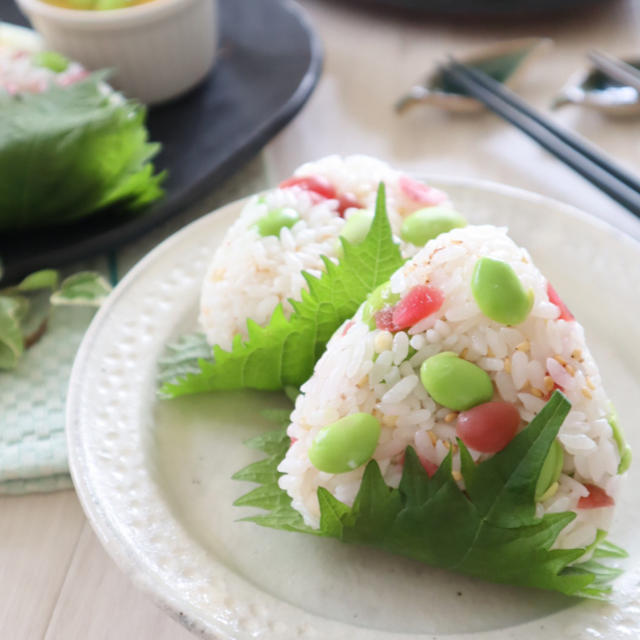 (主食レシピ）③枝豆と梅のおにぎり