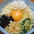 卵かけご飯（揚げ玉、おしんこ、佃煮、ネギ）