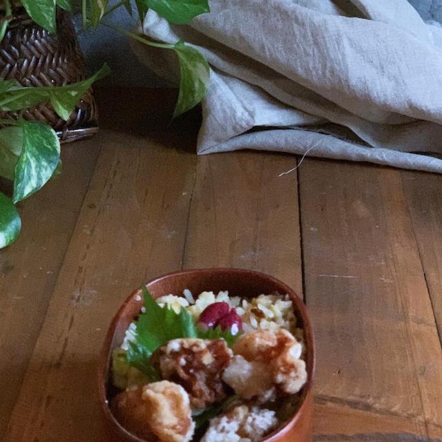 鶏の唐揚げ塩レモン味と残ったご飯の救済でお弁当！