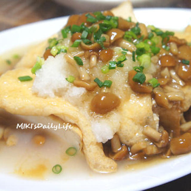 夜ごはん　油揚げで揚げ出し豆腐風*イイダコとベーコンの豆苗にんにく炒め