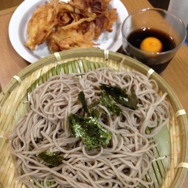 玉ねぎのかき揚げとざるそば