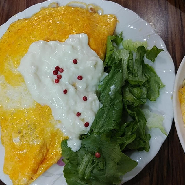 マルちゃん焼きそば塩で、オム焼きそば作りました！！