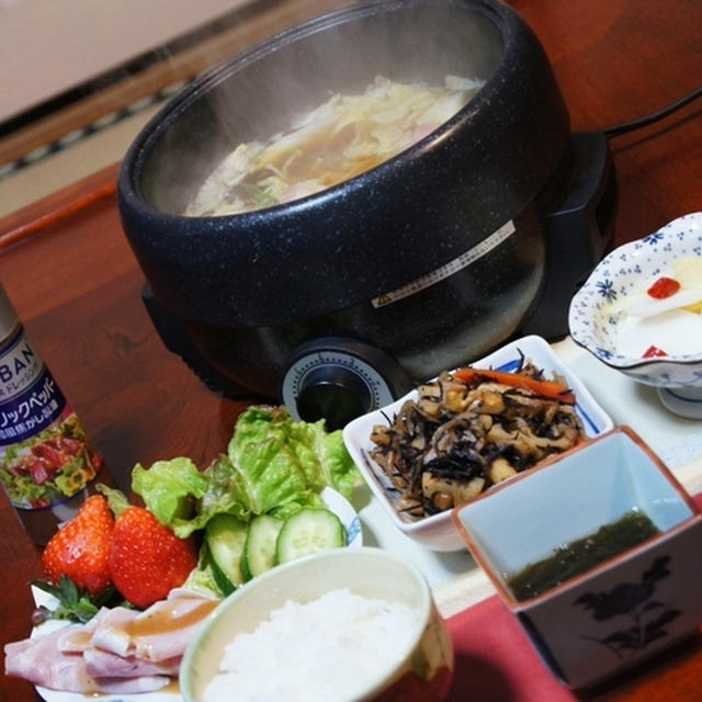 【簡単な晩ご飯です♪】海鮮ちゃんこ鍋／ニラレバ他