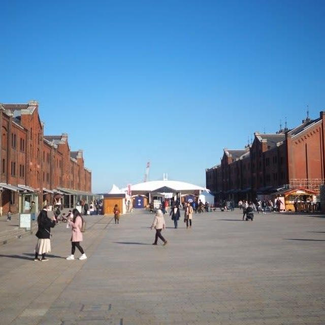 みなとみらいから建設中のビル群を見る