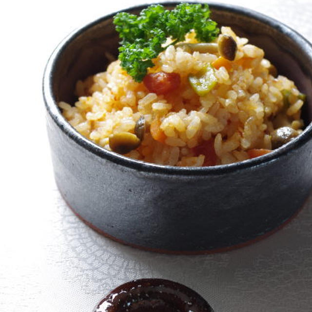 塩ヨーグルトで！トマト風味の炊き込みご飯