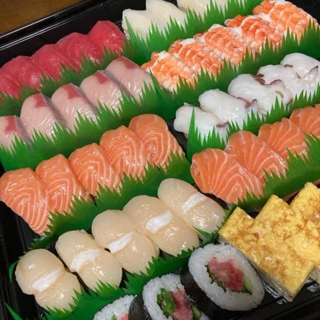 コストコの大パックのお寿司を二人で食べ尽くしました♪
