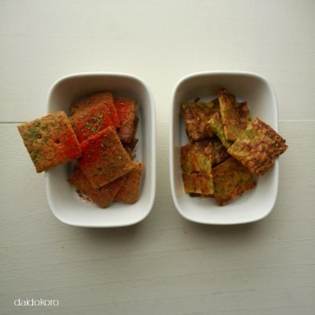 野菜かすでクラッカーみたいなクッキーみたいな。