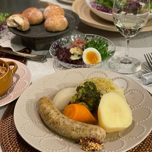 抱っこマンと監視したオーブンで作るポトフと、ゆで卵のサラダと、マメロニグラタンの夜ごはん