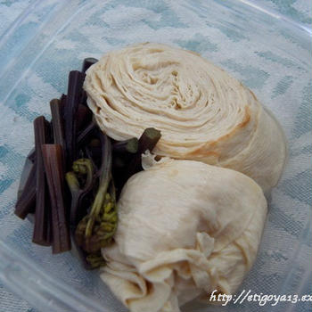 巻湯波と蕨の煮物弁当