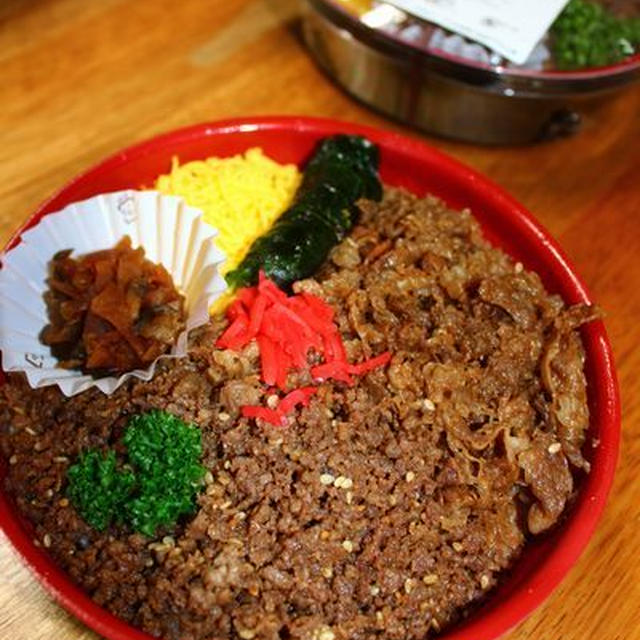 牛肉弁当と横手焼きそば♪