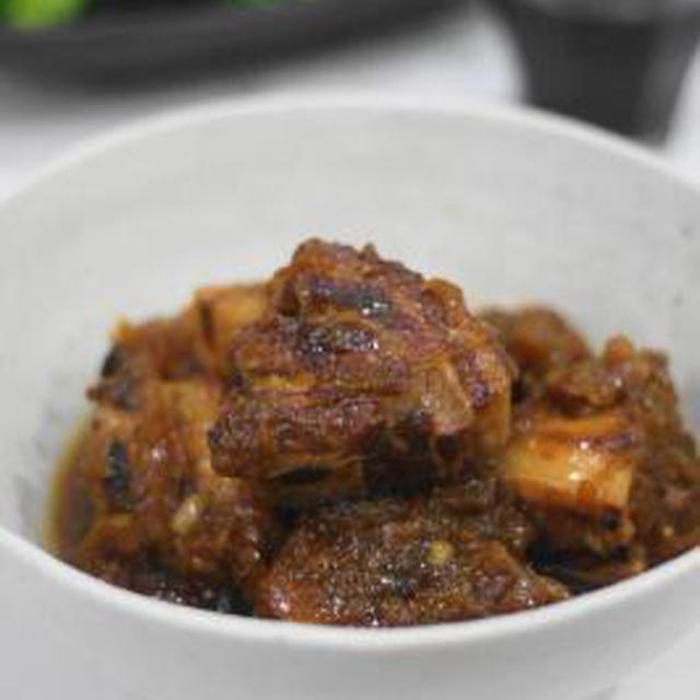 玉ねぎだけで煮込む豚のコクうま角煮