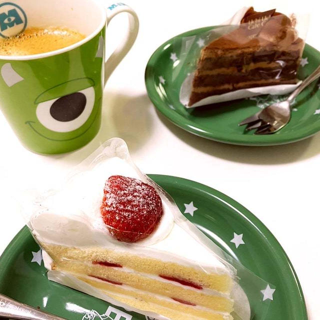 誰が買うのかなと思っていたコンビニのケーキを買って食べた