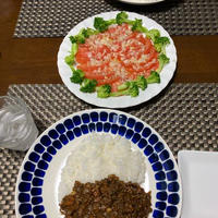 トマトのサラダとキーマカレー♪