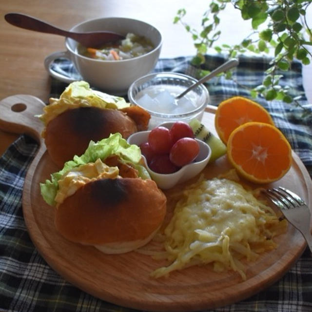 朝ごはん♪…口車に乗せられる。