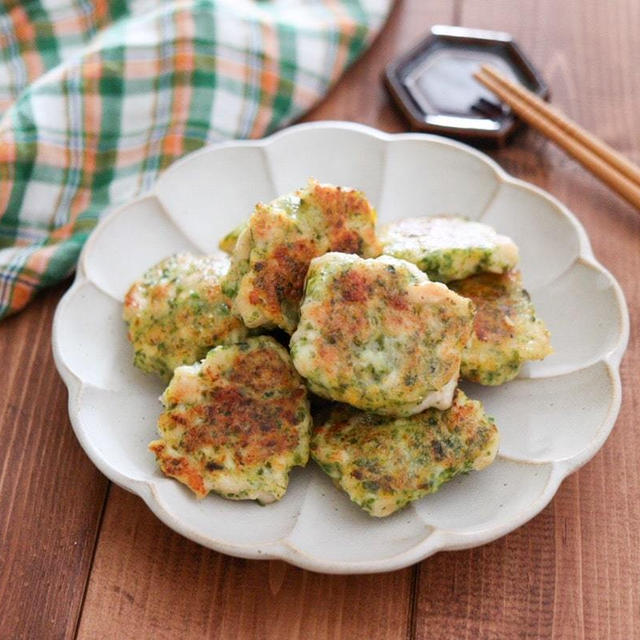 鶏胸肉で簡単！豆腐チキンナゲットレシピ青のり味♪野菜入り冷凍OK子ども弁当に