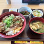 牛カルビ丼のおしんこセットにニンニクの芽をトッピングして食べる 〜すき家〜