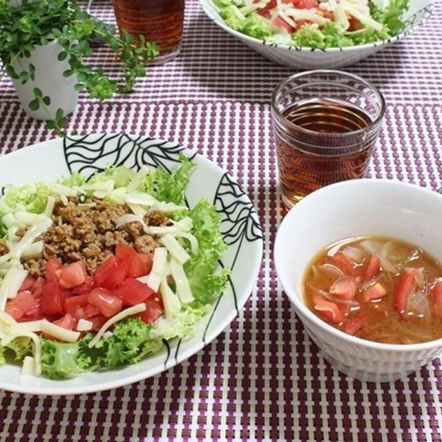 ■タコライス　とタニタ食堂のトマトの味噌汁。