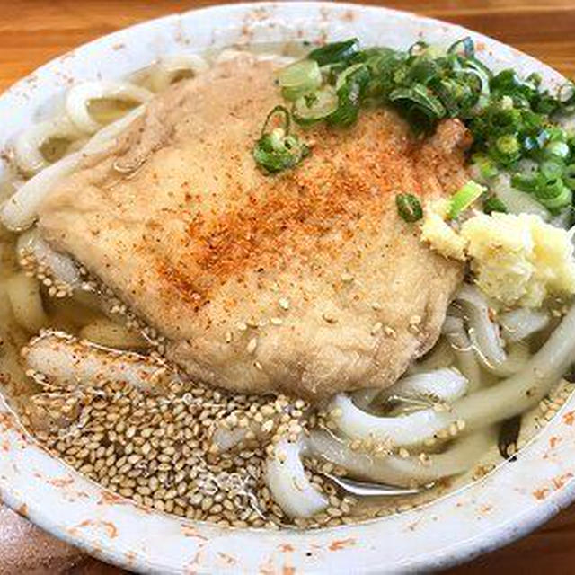 きつねうどん。胡瓜の佃煮