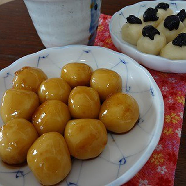 簡単おやつ♪　豆腐白玉でみたらし団子と胡麻団子