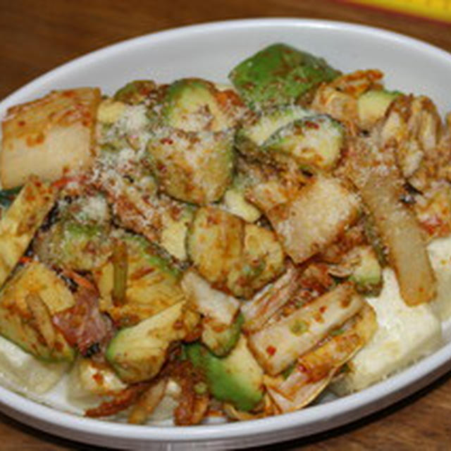 揚げ豆腐のキムアボのせ