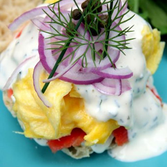 Open Sandwich with Egg and Smoked Salmonスモークサーモンと卵のオープンサンドイッチ