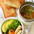 １０月１４日　火曜日　唐揚げホットサンド＆千切り野菜のスープ