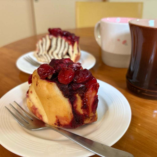 シナボン　期間限定レッドチェリーボン