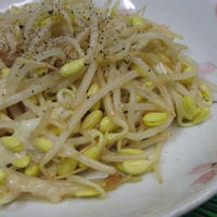 豆もやしだけで美味しいあて♪　豆もやしのカレーチーズ炒め　