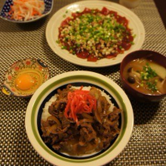 旦那さんの好物☆牛丼と薬味たっぷりのマグロの漬け