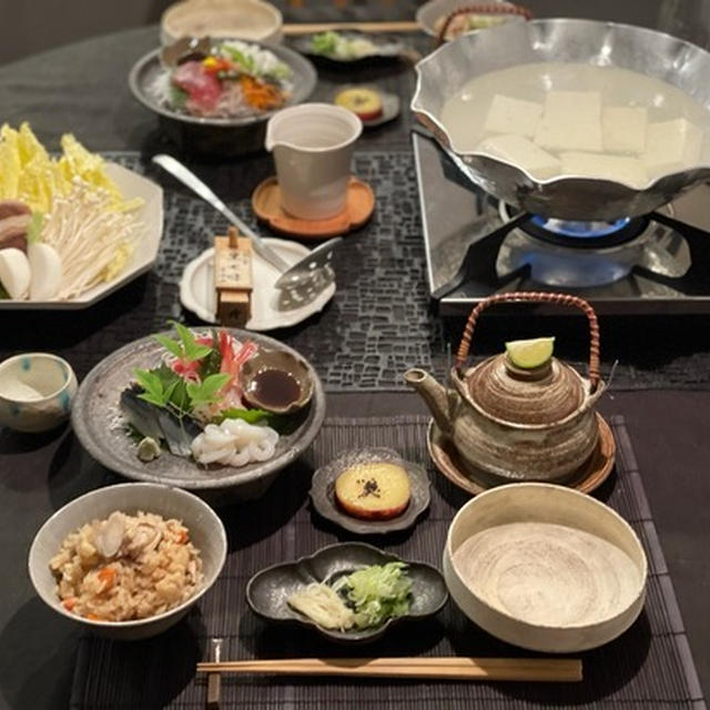 お豆腐食べ比べの湯豆腐と、一軍揃いの夜ごはん