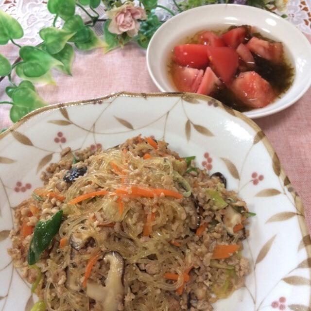 ひき肉と春雨の炒め物、もずく酢トマト、692円！