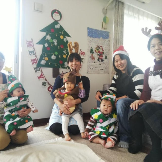 【レッスンレポ】クリスマス衣装も可愛い♡ベビーマッサージ&フライパンで作れるクリスマスパンコラボ