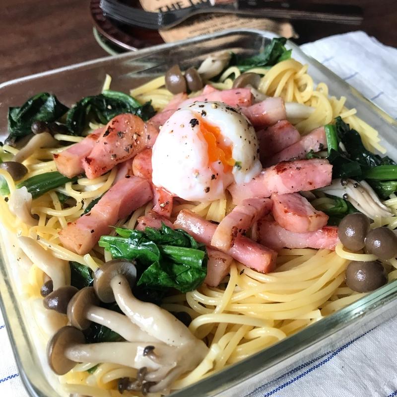 【簡単パスタ】温玉のせほうれん草ときのことベーコンのだしバター醤油パスタ＊iwaki祭り開催中