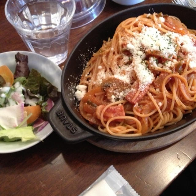 外食ランチとにんにくたっぷりミネストローネ