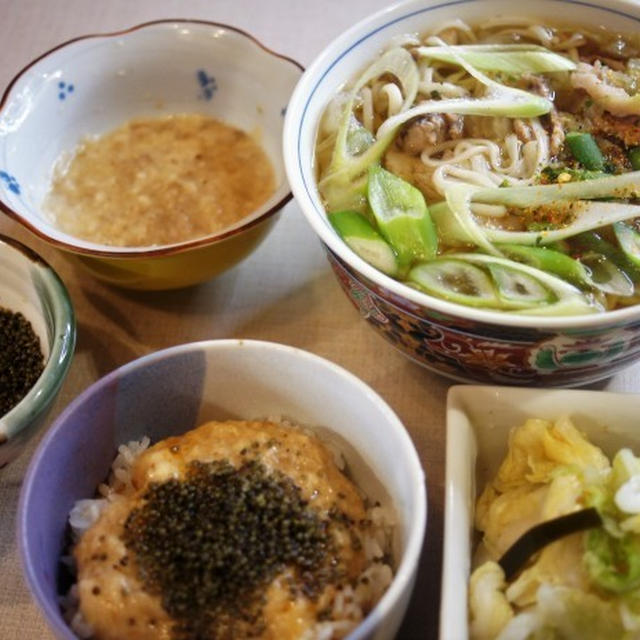 ■簡単晩ご飯＆副菜【お隣さんからの頂き物を使って　肉うどん／とんぶり山芋ご飯／漬物】