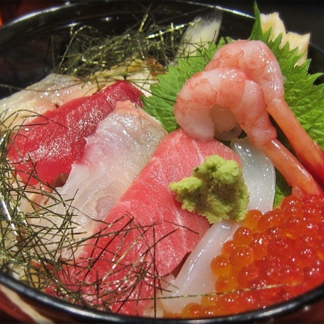 神楽坂で海鮮丼&お気に入サロン オルガニカ神楽坂(Organica)ボンバーヘアもサラ艶まとまる