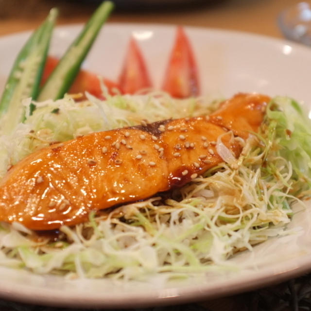 夕食☆鮭の照焼き丼　食用菊とキュウリの甘酢和え　アロマイタケのお味噌汁