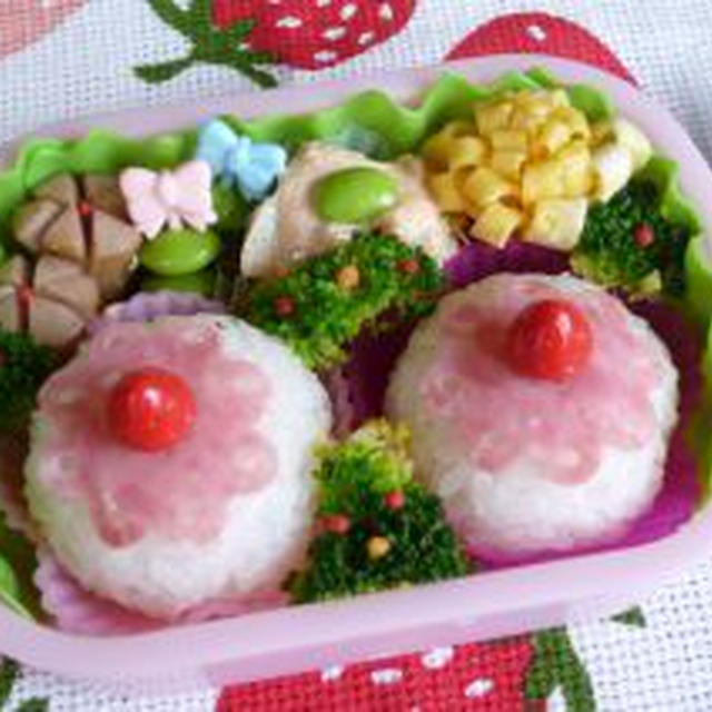 幼稚園 かわいい まんまるおにぎりのお弁当 ﾃﾞｺｷｬﾗ弁 ｕ By Rinrinさん レシピブログ 料理ブログのレシピ満載