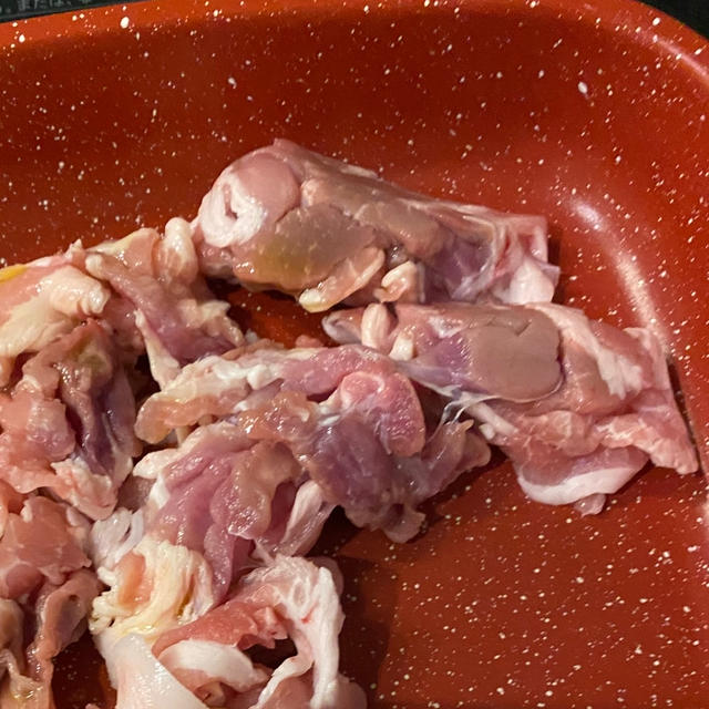 フライパンの中で、固まった肉を、スっとほぐす方法。