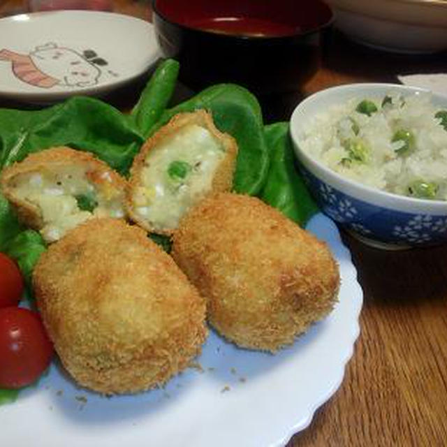 豆ごはんと豆入りコロッケ