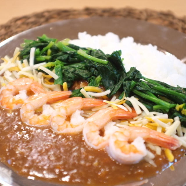 夕食☆エビとほうれん草とチーズのカレー♪