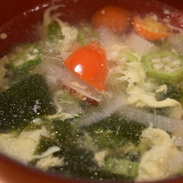 鶏皮出汁で作る、玉子豆腐スープ。具だくさんな一汁｜パパの料理塾 次回は8月22日（水）のカルボナーラマスター講座