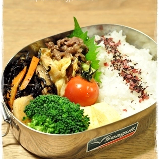 【牛肉とキャベツの甘辛炒め弁当】