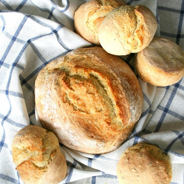 Lemon Rosemary Breadレモンローズマリーカンパーニュ＆ロール
